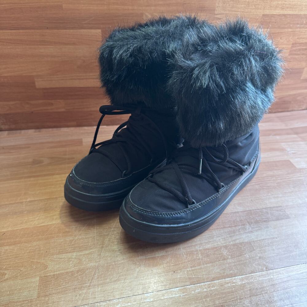 Crocs Women's LodgePoint Lace Winter Snow Boots size 9, black